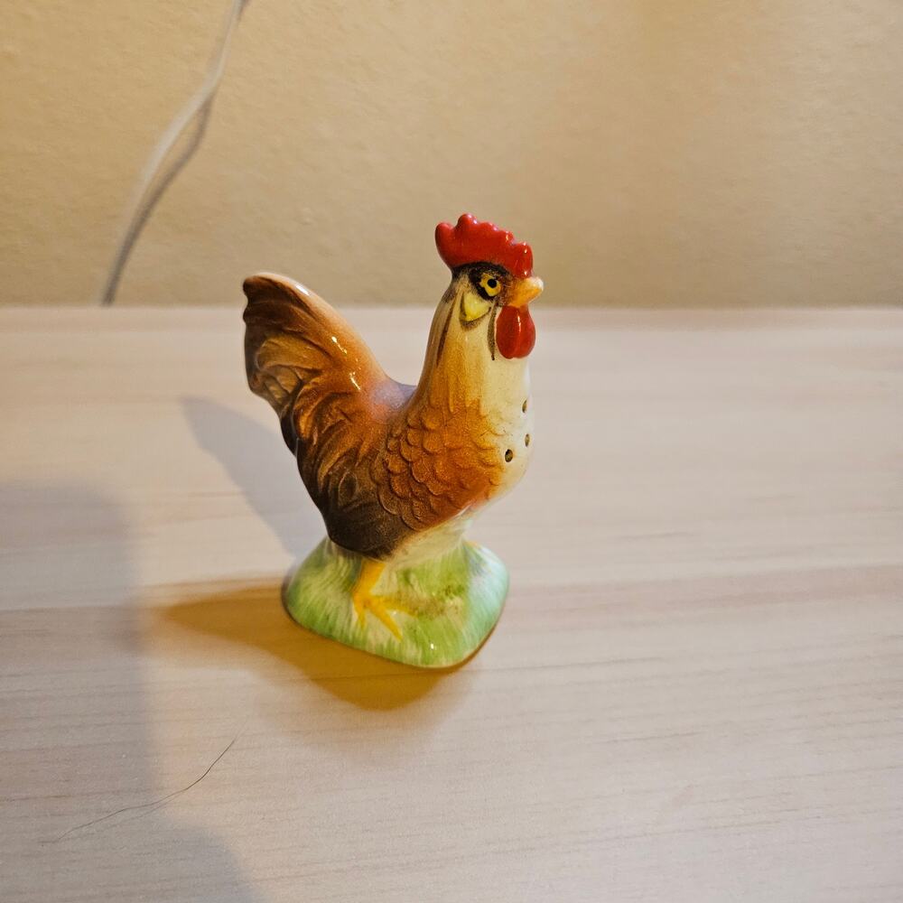 Vintage Ceramic Rooster Salt Shaker Made In Japan *missing stopper*